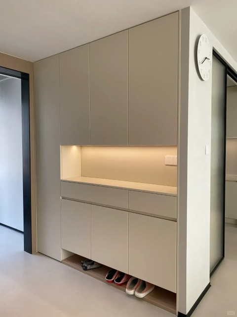 Lacquer Shoe Cabinet with Open Shelves ﻿