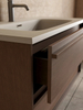 Tocador de baño personalizado conjunto entero con acabado de madera marrón y almacenamiento integrado